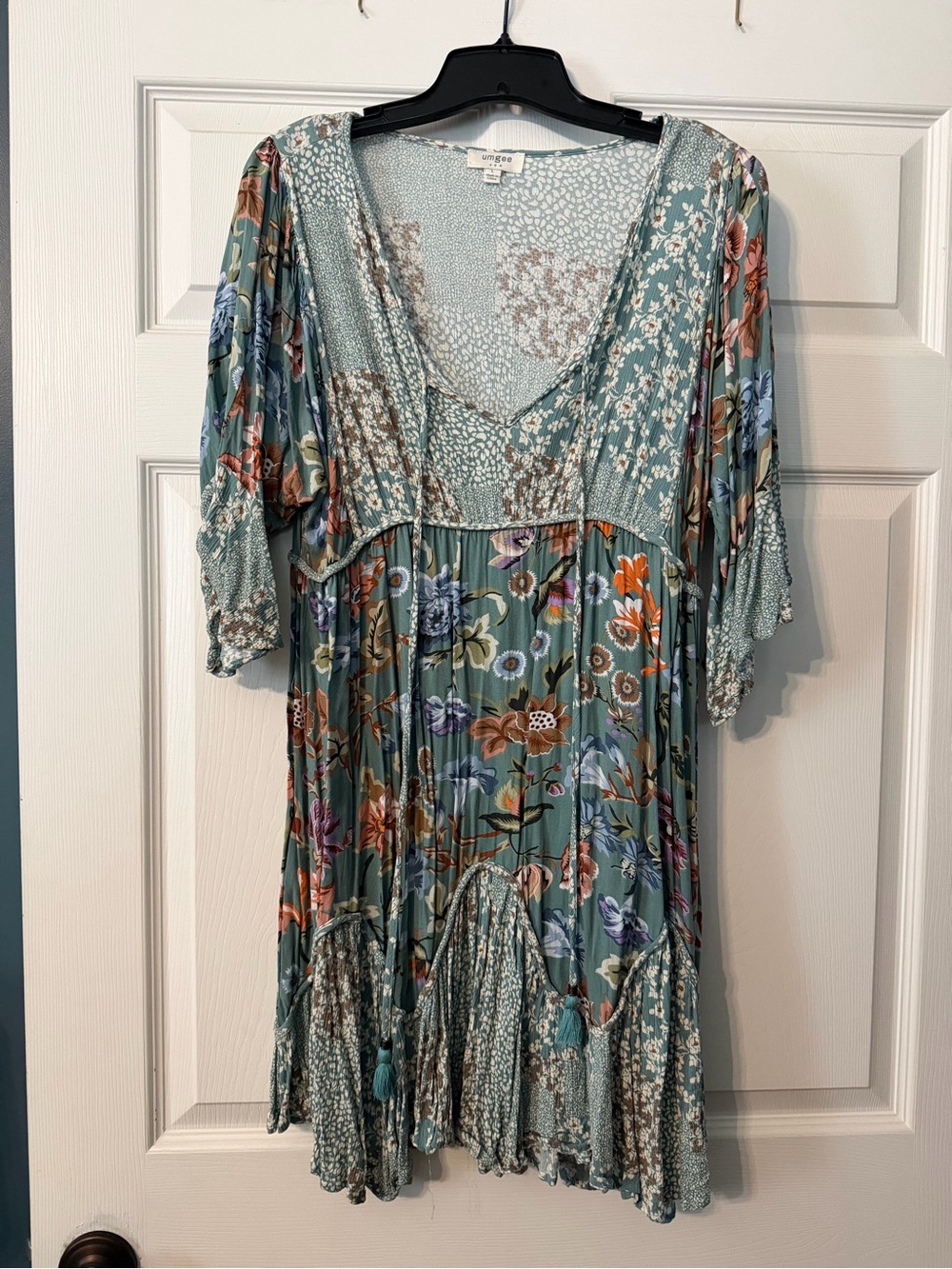 VGUC! Umgee Sage Green Floral V-Neck Swing Dress